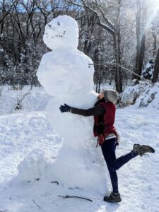 Juni and the Giant (Snowman)